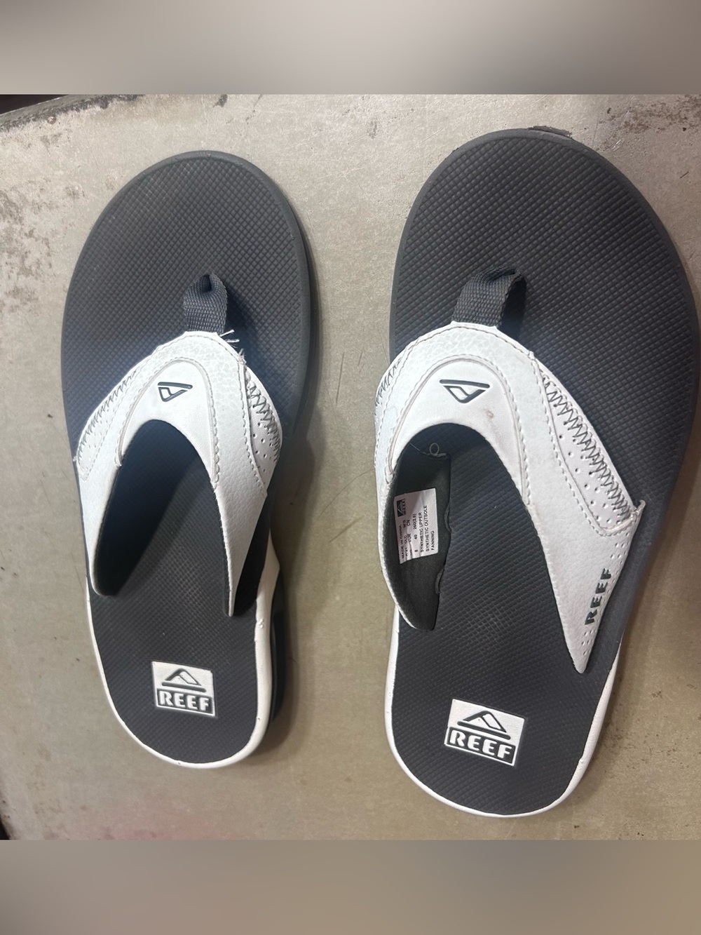 Reef flip flops size mens 8
